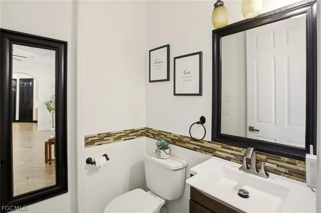 2104 NE 9th Place Cape Coral FL 33909