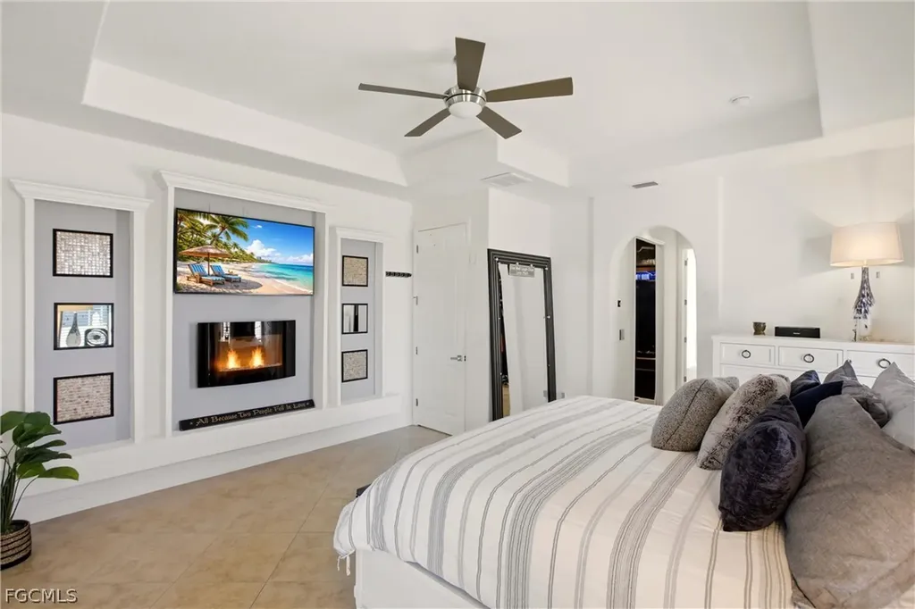 2104 NE 9th Place Cape Coral FL 33909