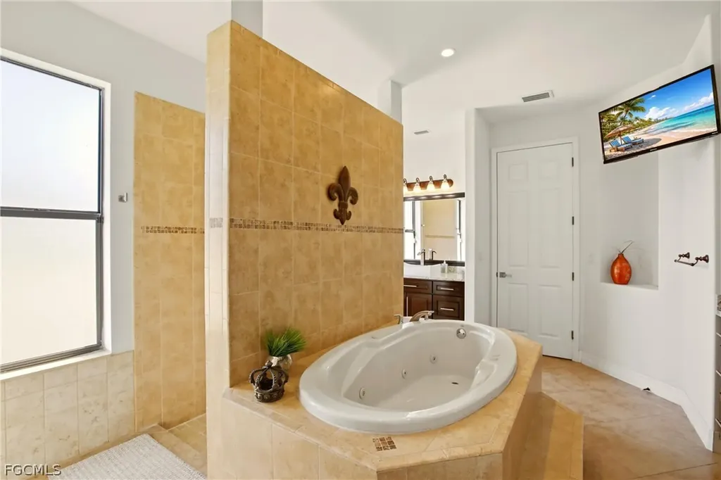 2104 NE 9th Place Cape Coral FL 33909