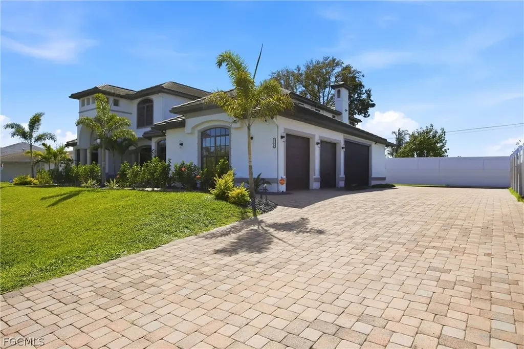 2104 NE 9th Place Cape Coral FL 33909