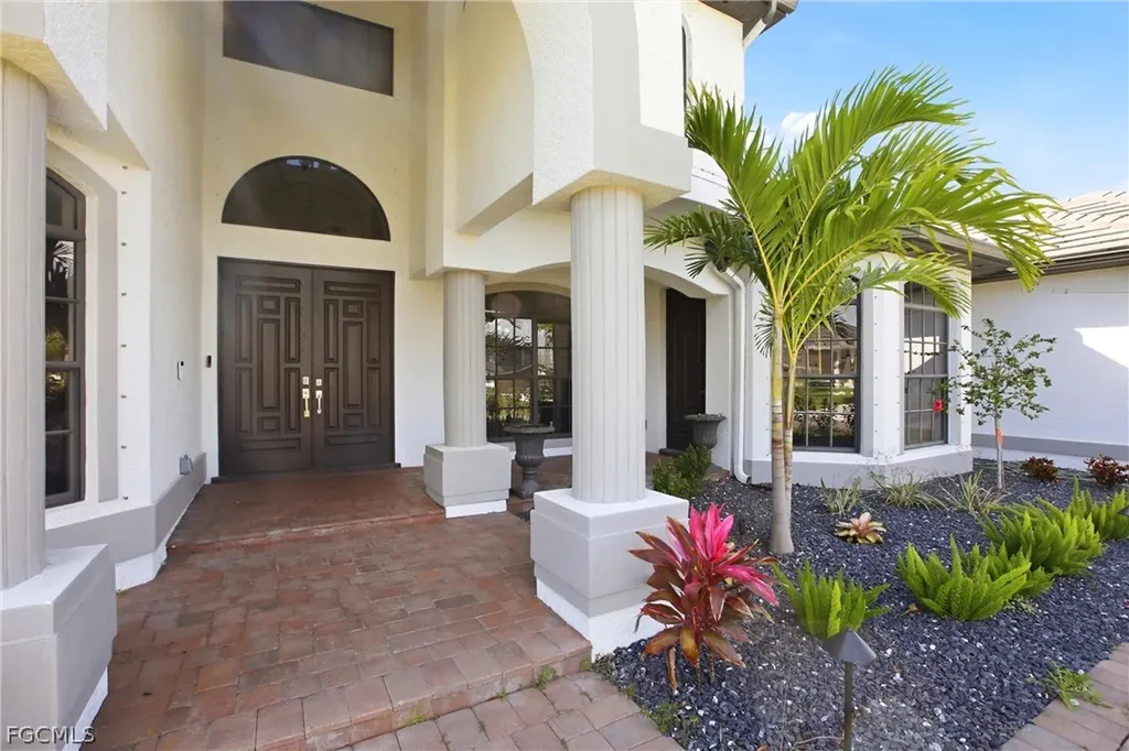 2104 NE 9th Place Cape Coral FL 33909