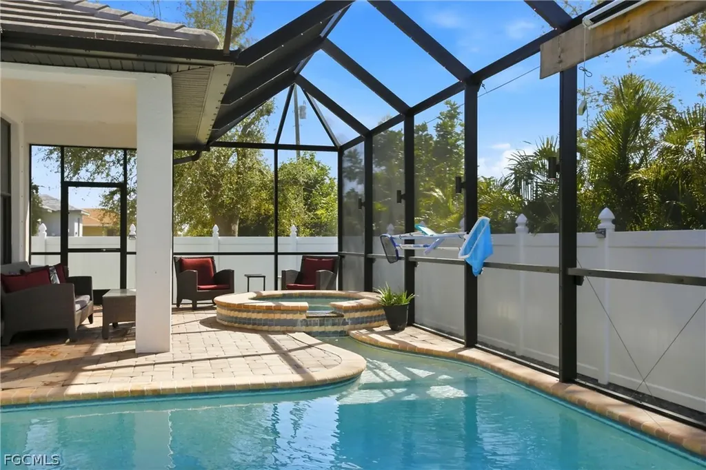 2104 NE 9th Place Cape Coral FL 33909