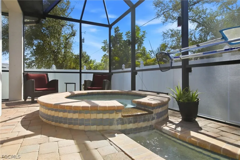 2104 NE 9th Place Cape Coral FL 33909