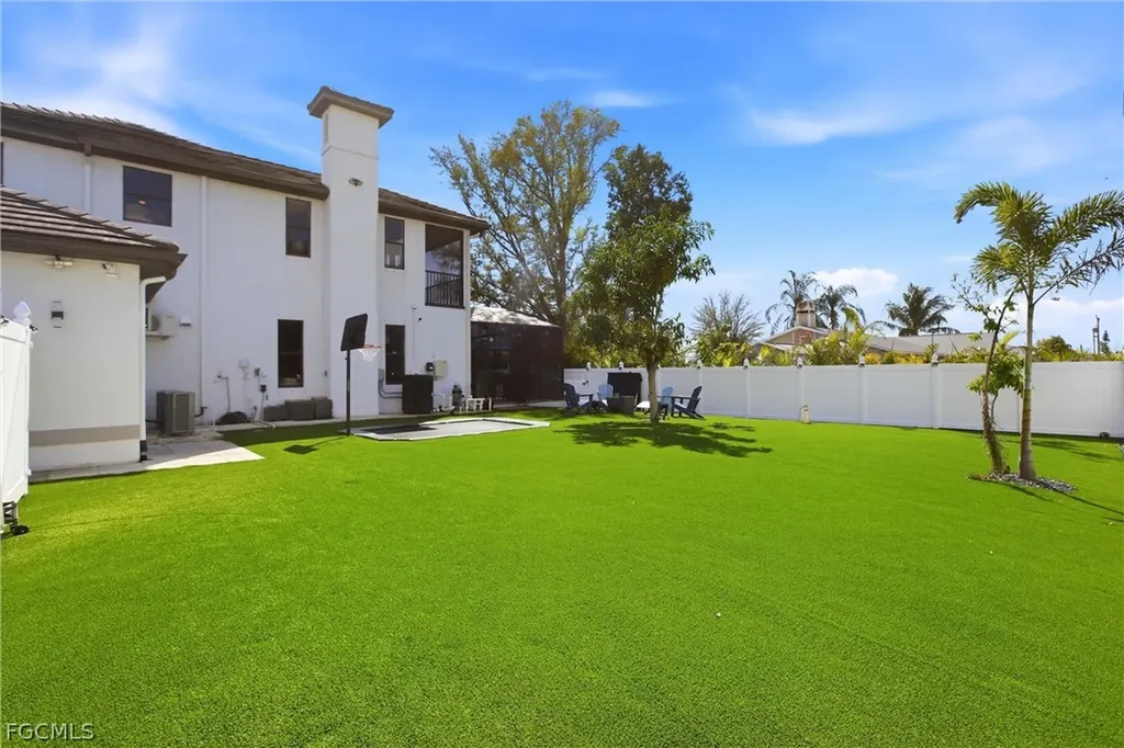 2104 NE 9th Place Cape Coral FL 33909