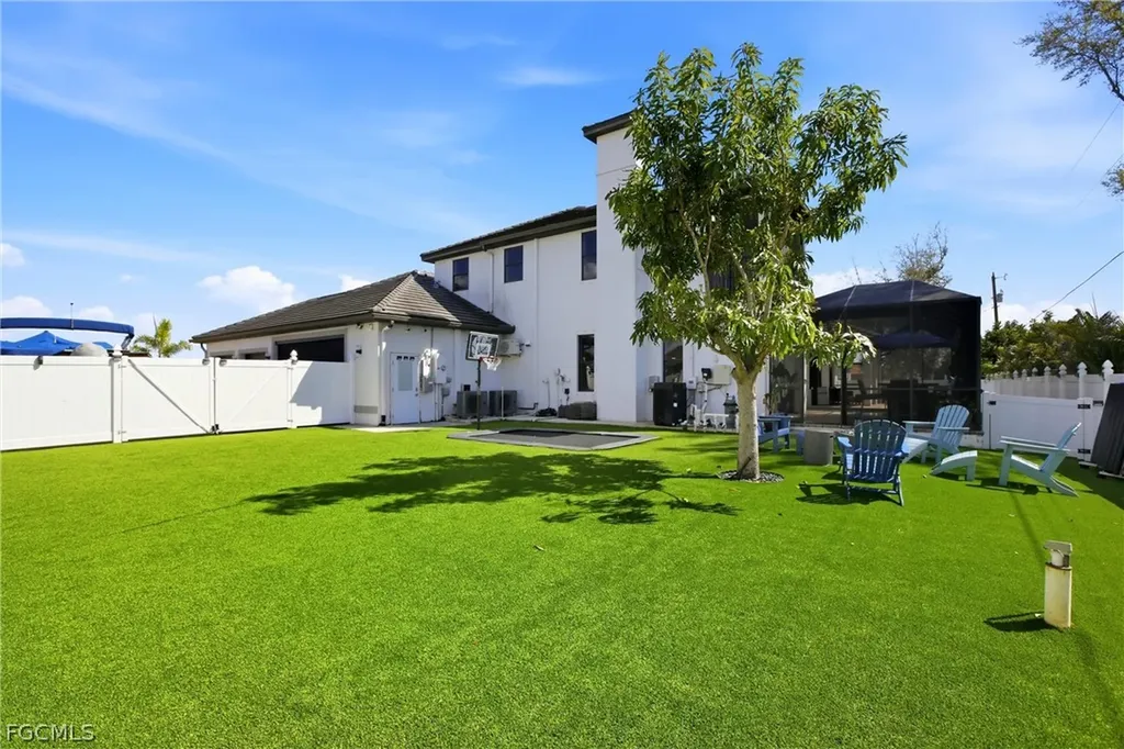 2104 NE 9th Place Cape Coral FL 33909