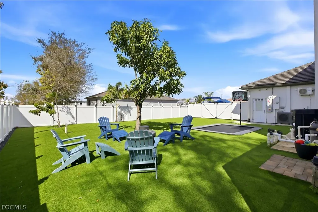 2104 NE 9th Place Cape Coral FL 33909