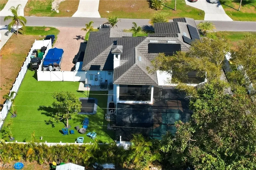2104 NE 9th Place Cape Coral FL 33909