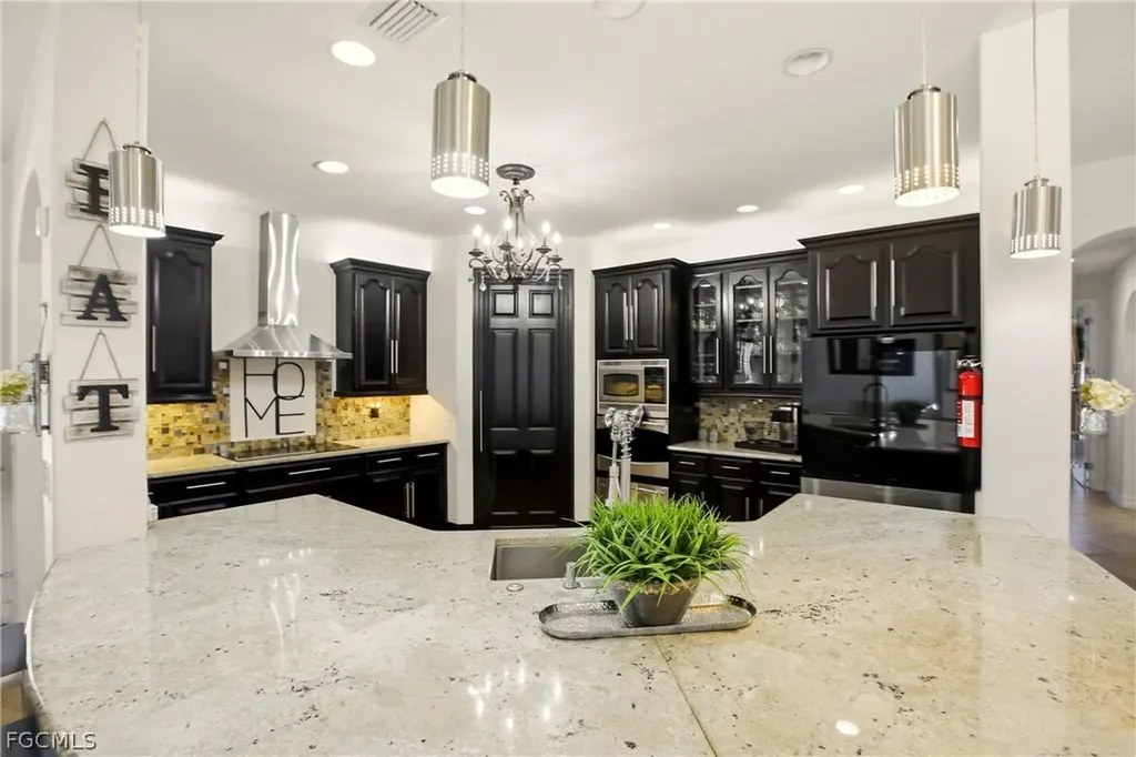 2104 NE 9th Place Cape Coral FL 33909
