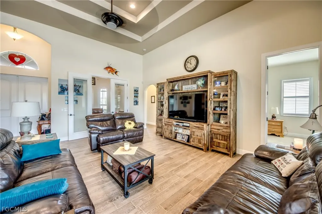 2736 Miracle Parkway Cape Coral FL 33914