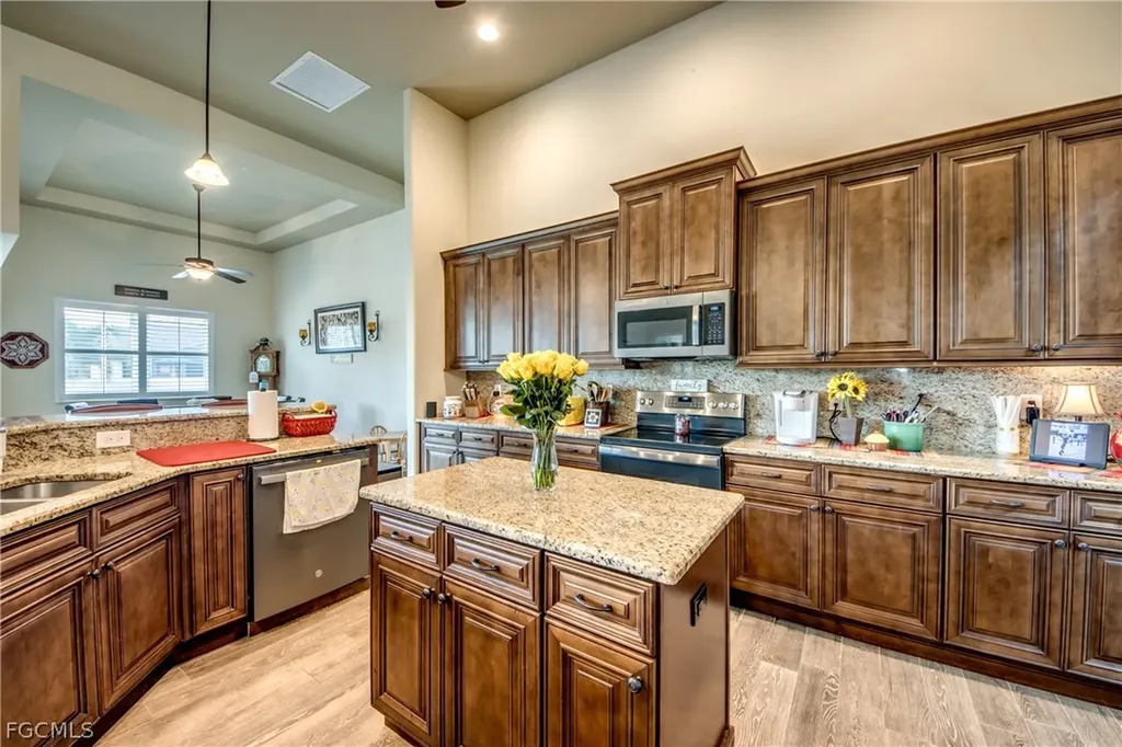 2736 Miracle Parkway Cape Coral FL 33914