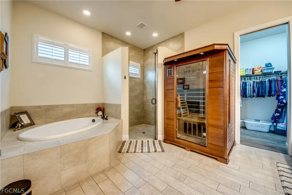 2736 Miracle Parkway Cape Coral FL 33914