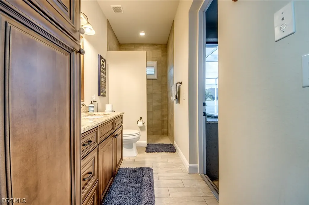 2736 Miracle Parkway Cape Coral FL 33914
