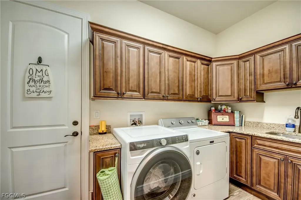 2736 Miracle Parkway Cape Coral FL 33914