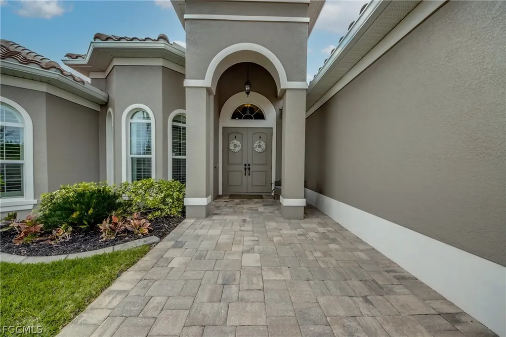 2736 Miracle Parkway Cape Coral FL 33914