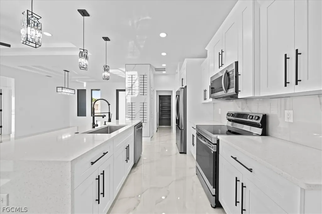1713 NE 7th Avenue Cape Coral FL 33909