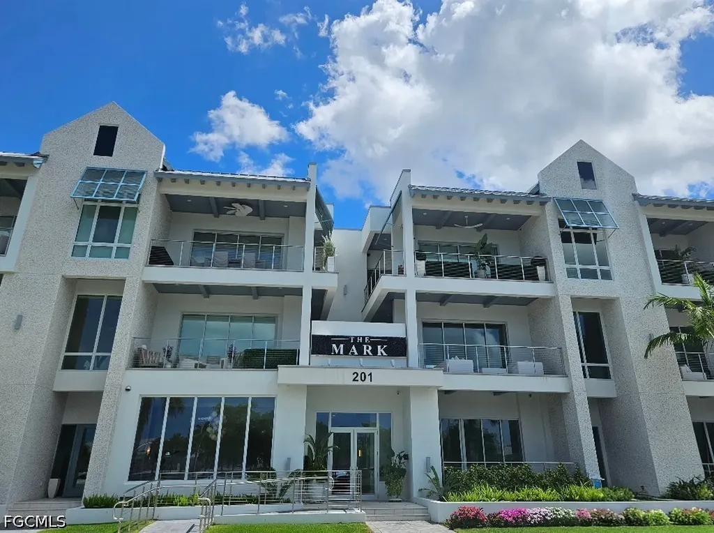 201 8th Street S Naples FL 34102