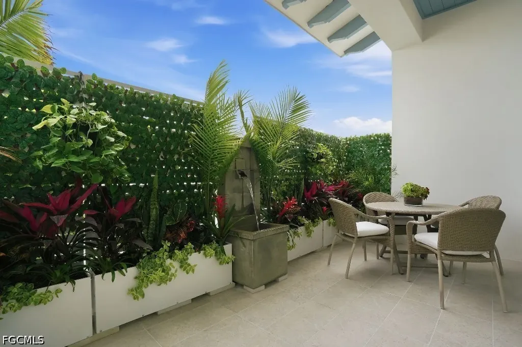 201 8th Street S Naples FL 34102