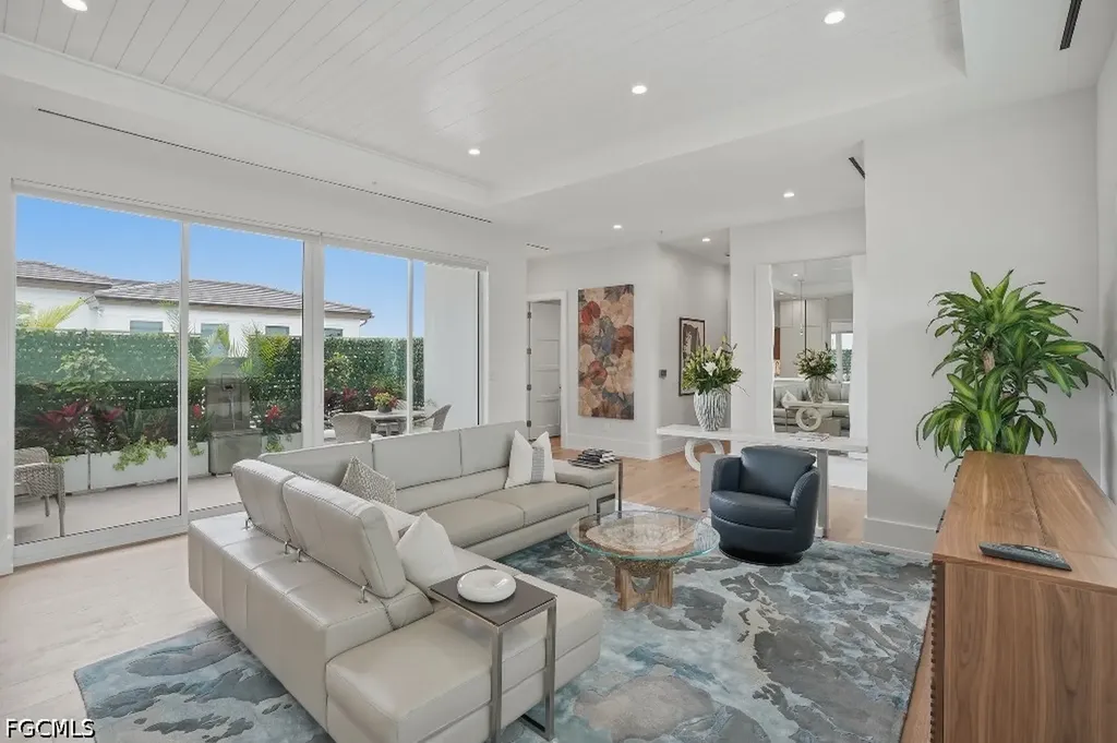 201 8th Street S Naples FL 34102