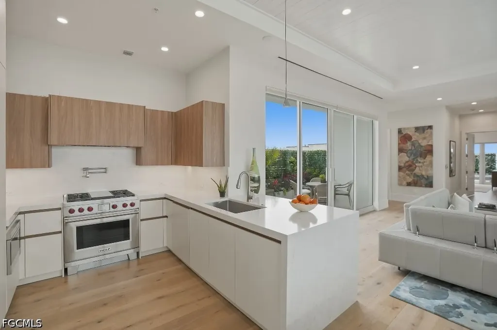 201 8th Street S Naples FL 34102