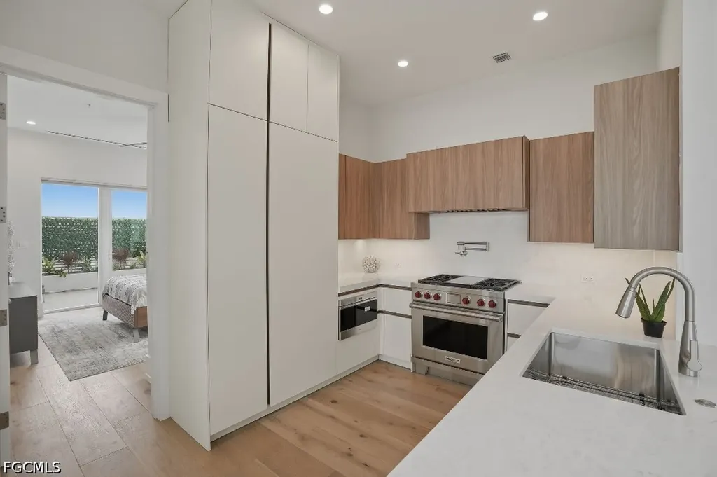 201 8th Street S Naples FL 34102
