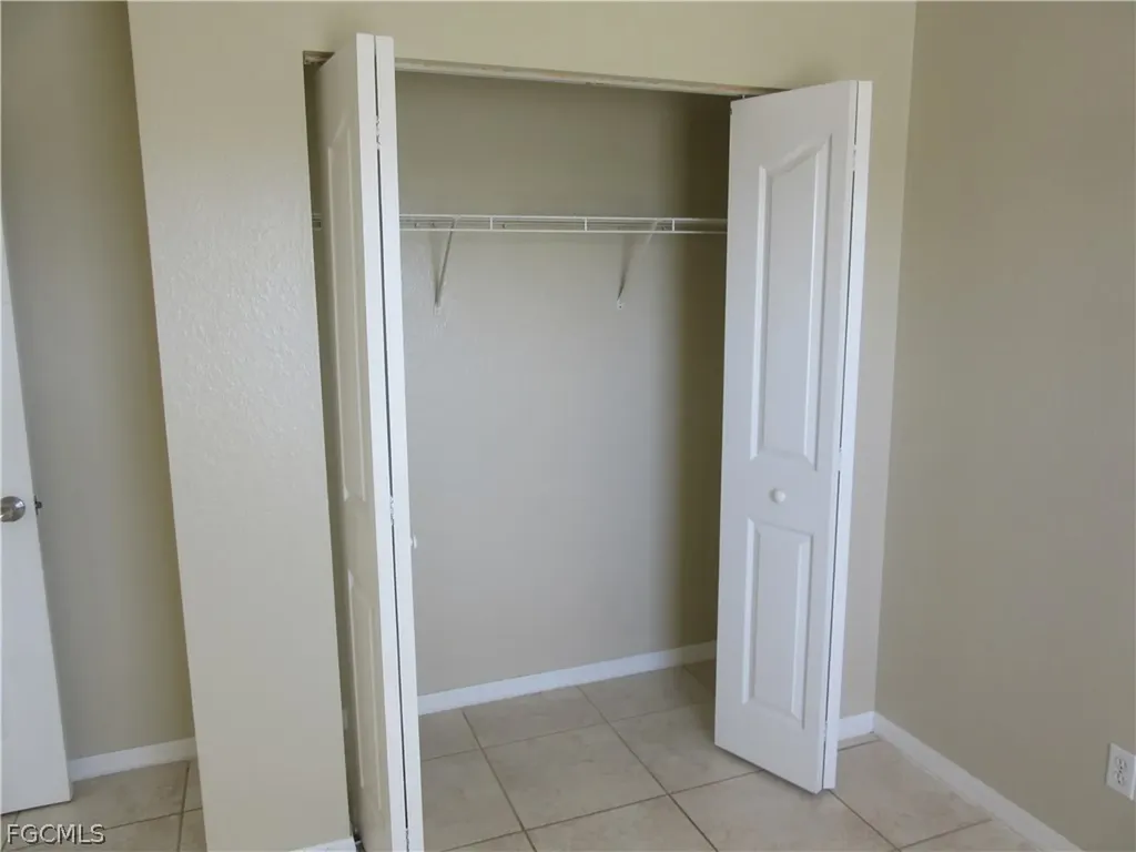 269-271 SW 4th Street Cape Coral FL 33991