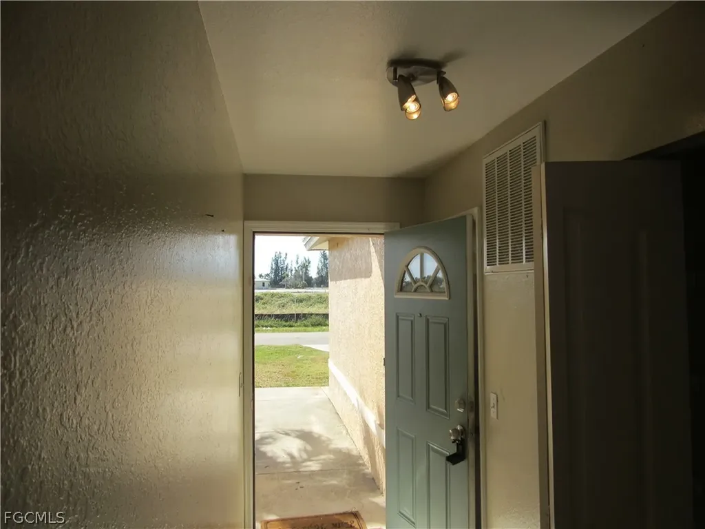 269-271 SW 4th Street Cape Coral FL 33991