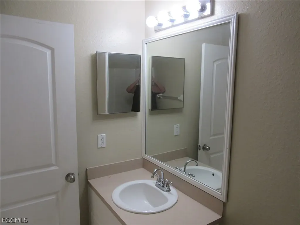 269-271 SW 4th Street Cape Coral FL 33991