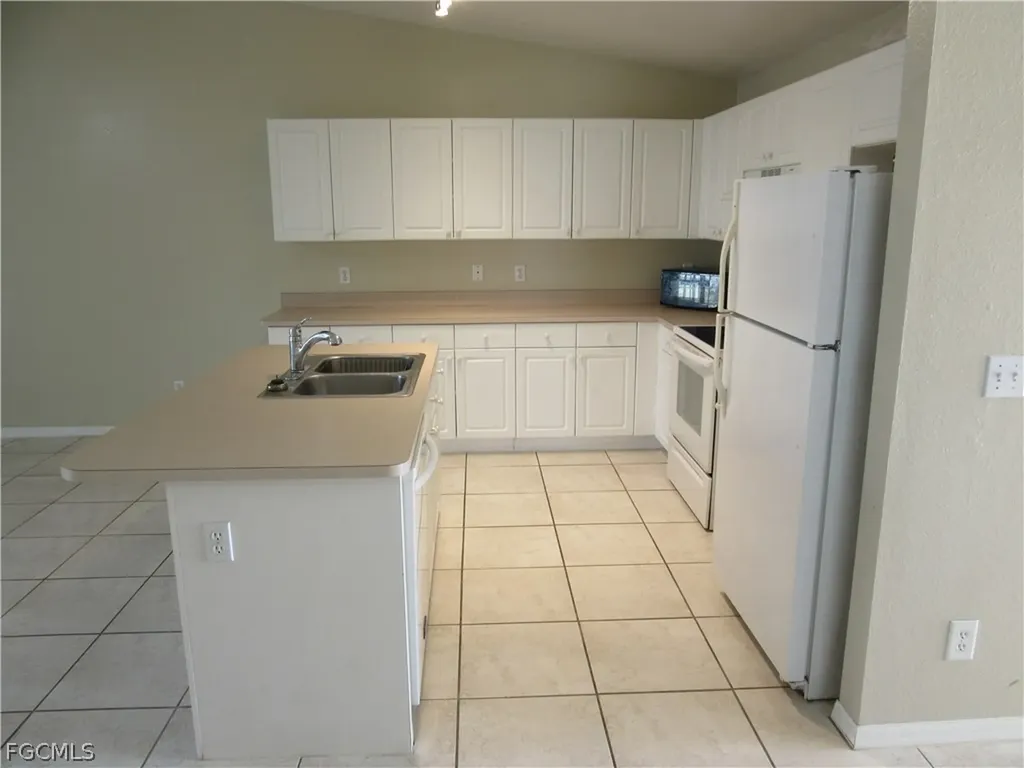 269-271 SW 4th Street Cape Coral FL 33991