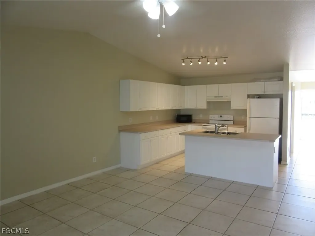 269-271 SW 4th Street Cape Coral FL 33991