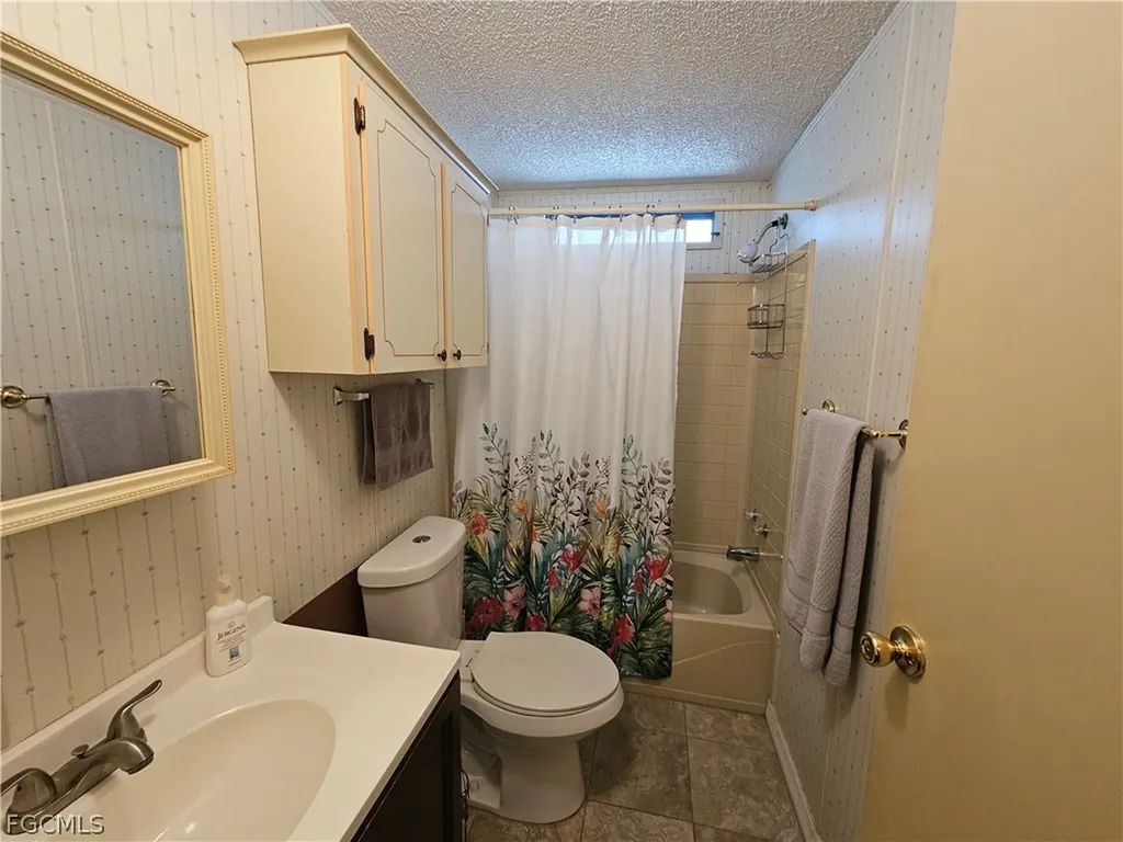 5558 Palm Beach Boulevard Fort Myers FL 33905