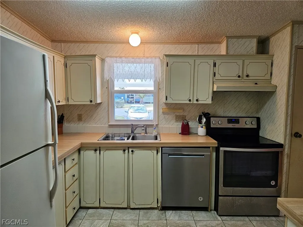 5558 Palm Beach Boulevard Fort Myers FL 33905