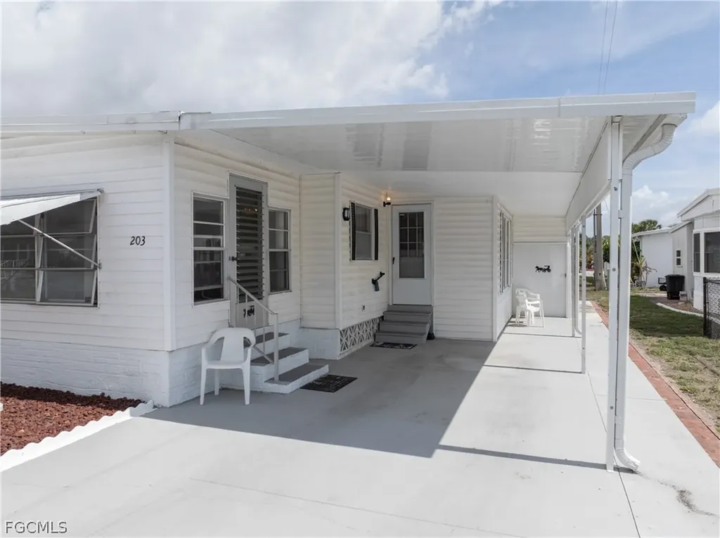 203 Harvest Lane North Fort Myers FL 33917