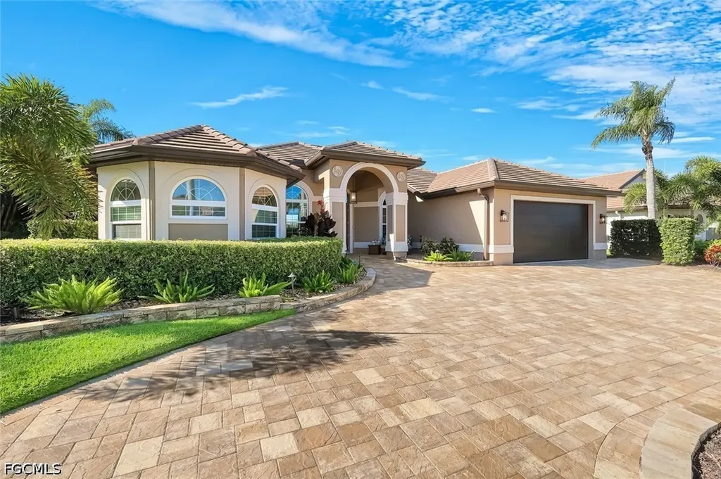 2022 El Dorado Parkway W Cape Coral FL 33914