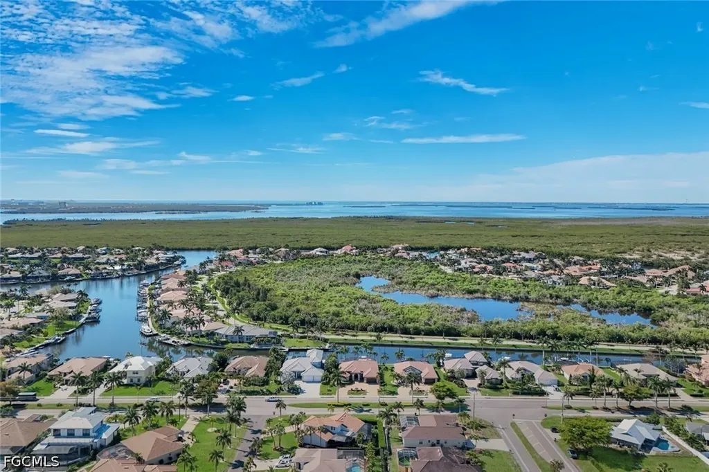 2022 El Dorado Parkway W Cape Coral FL 33914