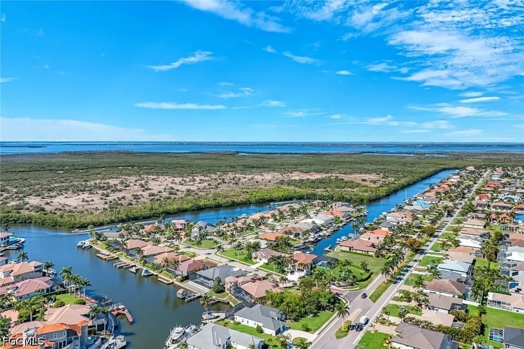2022 El Dorado Parkway W Cape Coral FL 33914