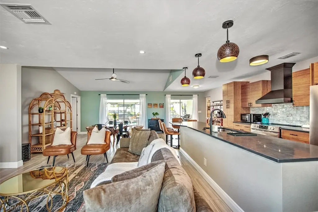 118 SE 43rd Street Cape Coral FL 33904