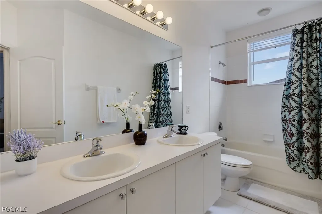944 Golden Pond Court Cape Coral FL 33909