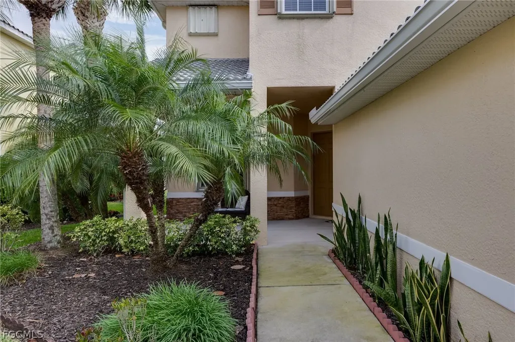 944 Golden Pond Court Cape Coral FL 33909