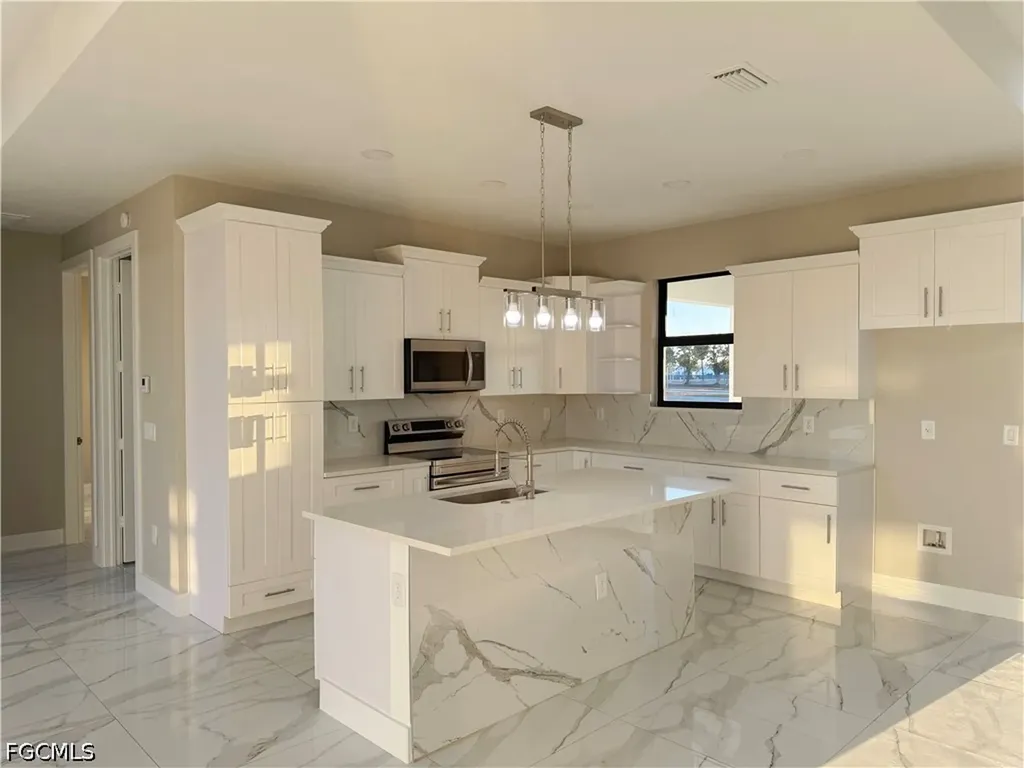 2 NE 3rd Lane Cape Coral FL 33909