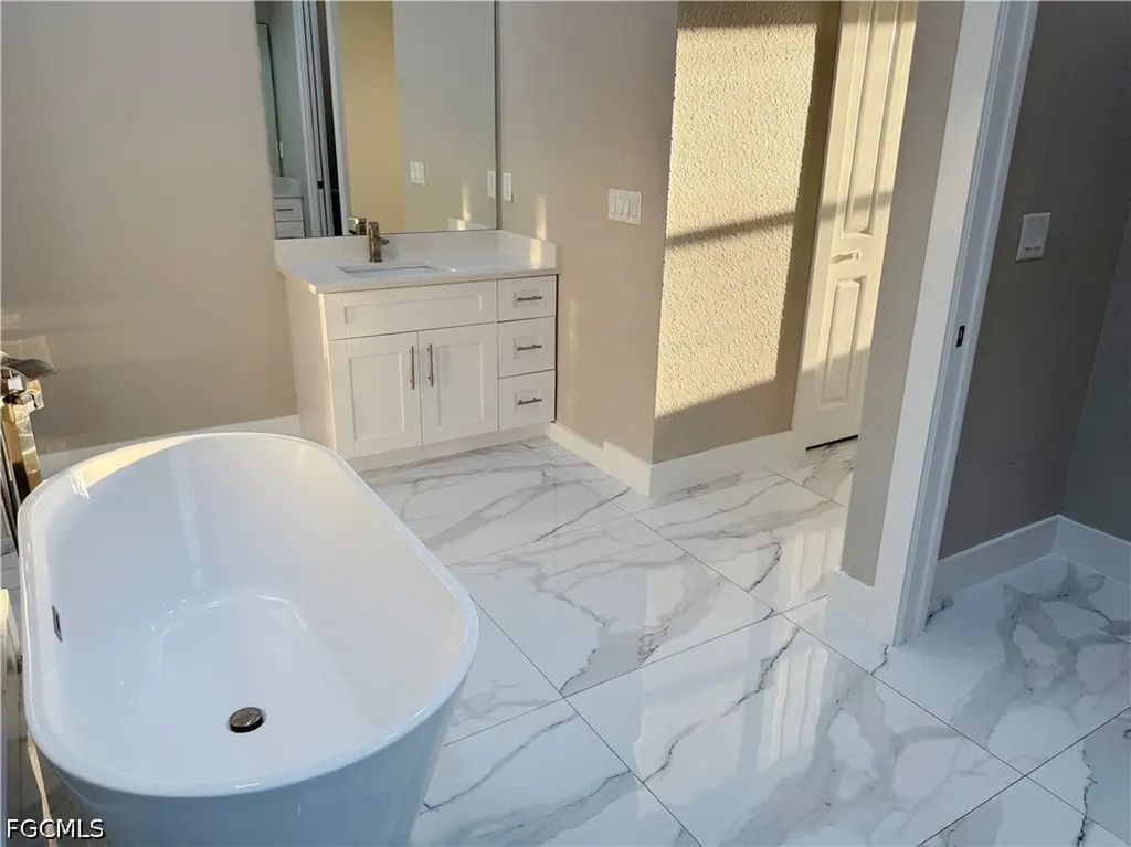 2 NE 3rd Lane Cape Coral FL 33909