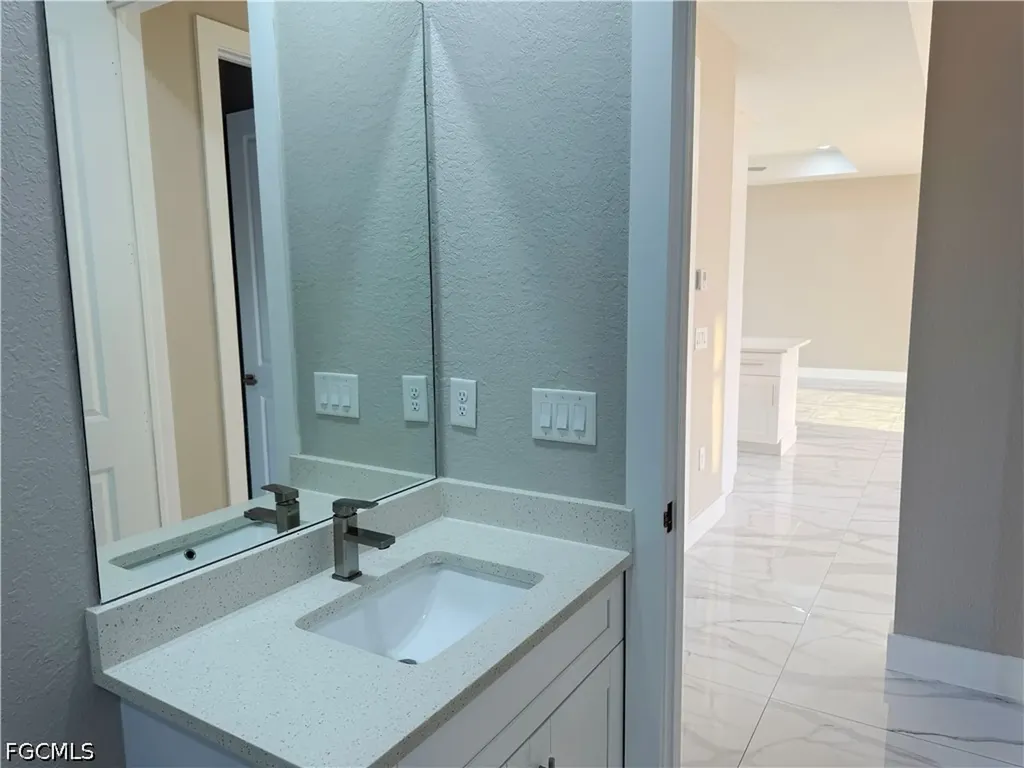 2 NE 3rd Lane Cape Coral FL 33909