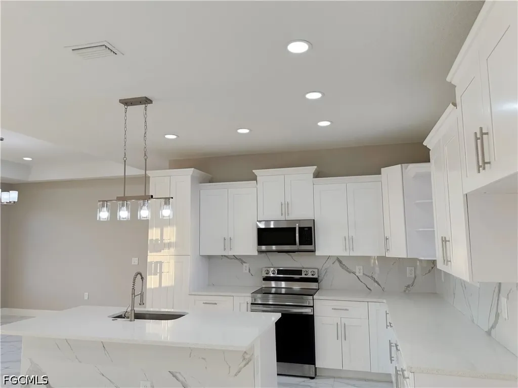 2 NE 3rd Lane Cape Coral FL 33909