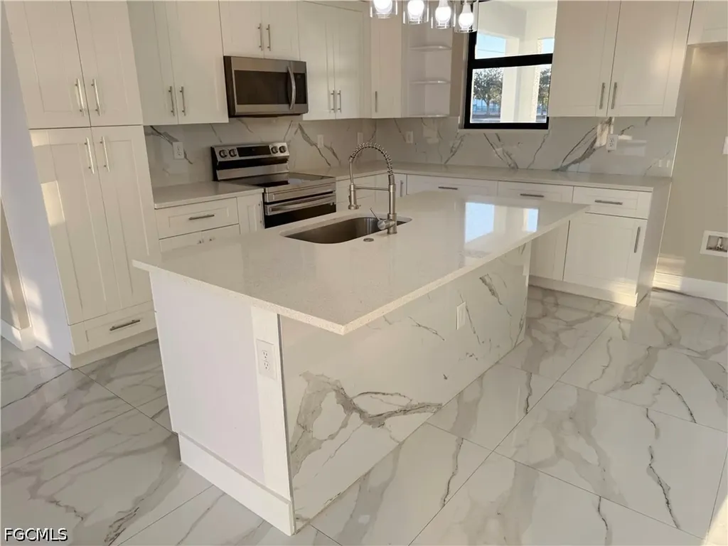 2 NE 3rd Lane Cape Coral FL 33909