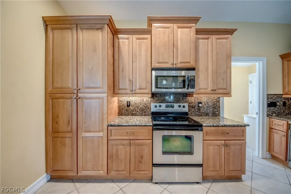 3809 SW 11th Court Cape Coral FL 33914
