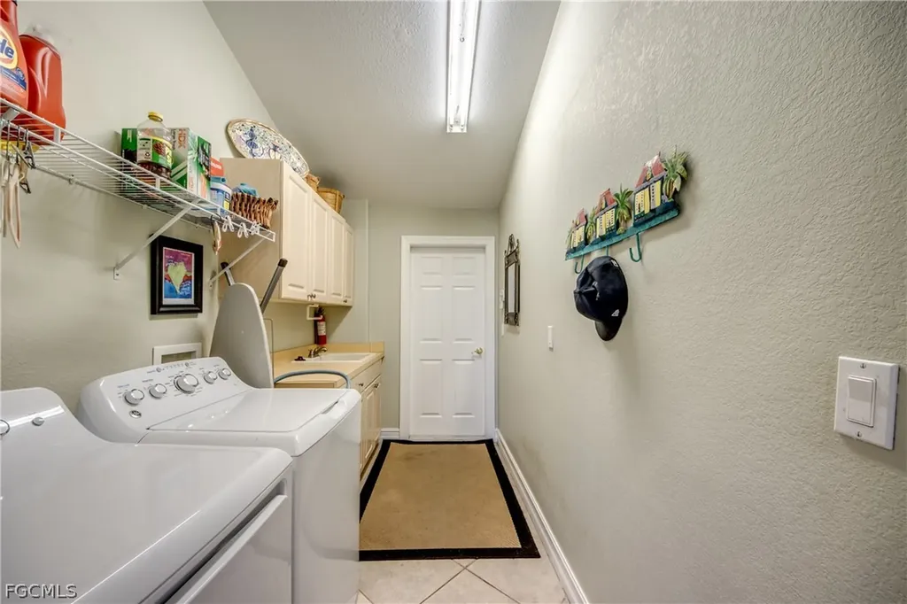 3809 SW 11th Court Cape Coral FL 33914
