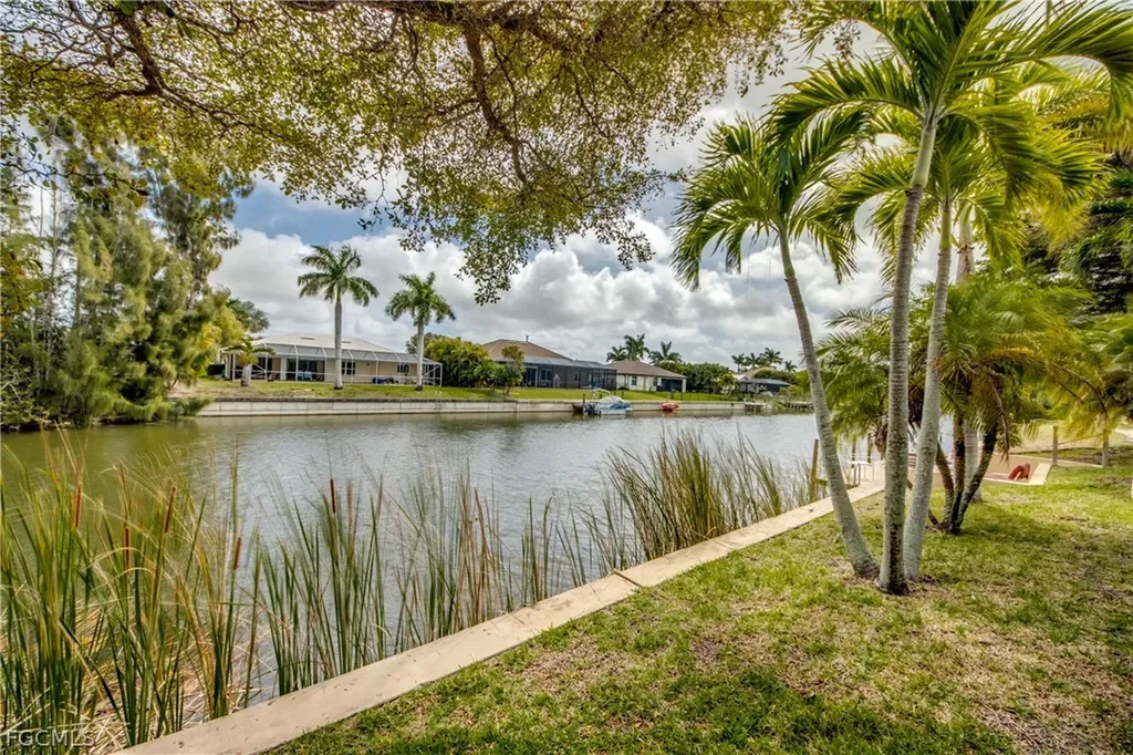 3809 SW 11th Court Cape Coral FL 33914