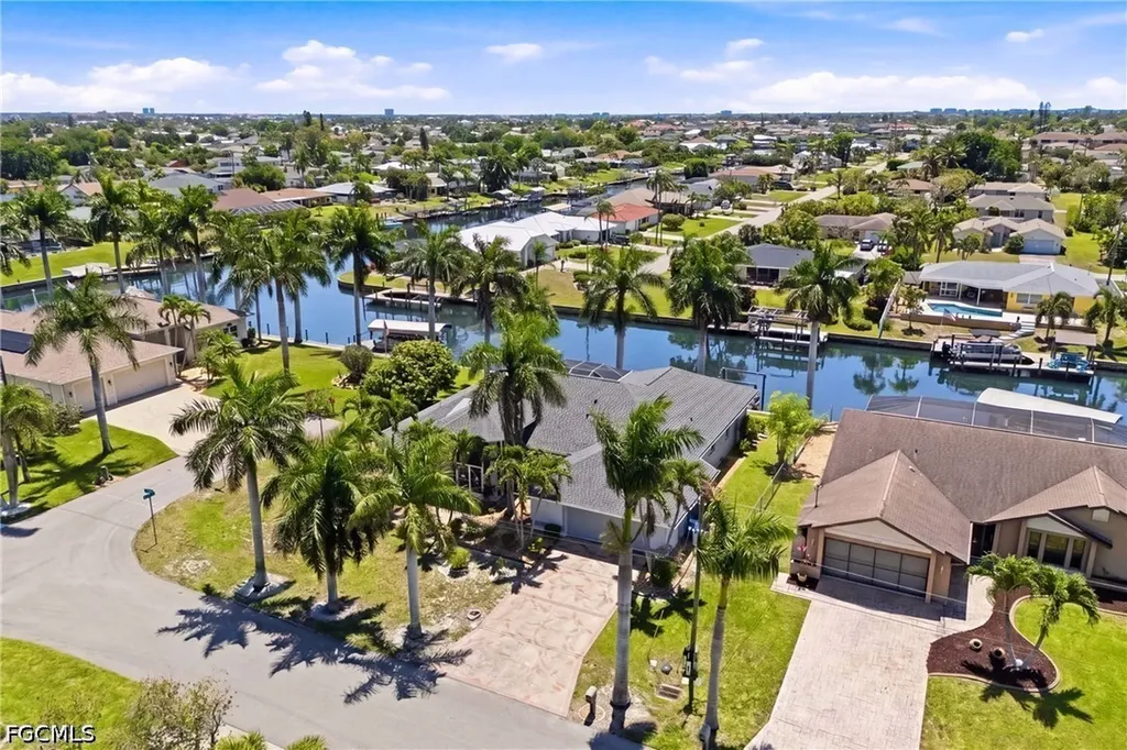 928 SE 33rd Street Cape Coral FL 33904