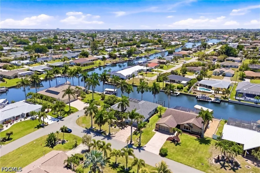 928 SE 33rd Street Cape Coral FL 33904