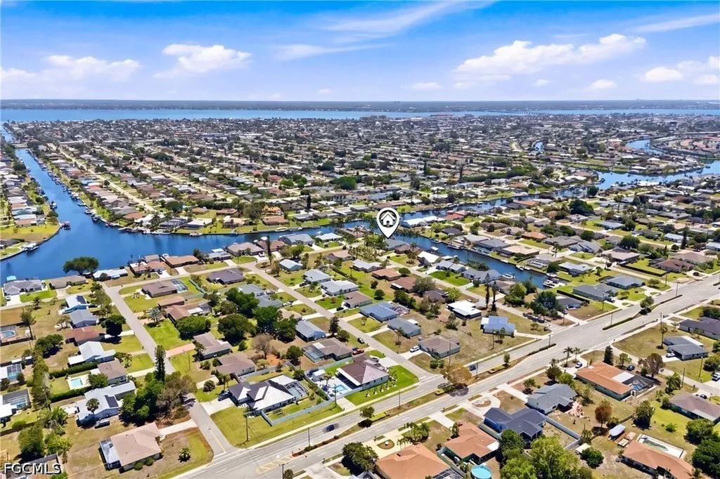 928 SE 33rd Street Cape Coral FL 33904