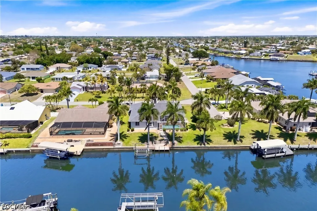 928 SE 33rd Street Cape Coral FL 33904
